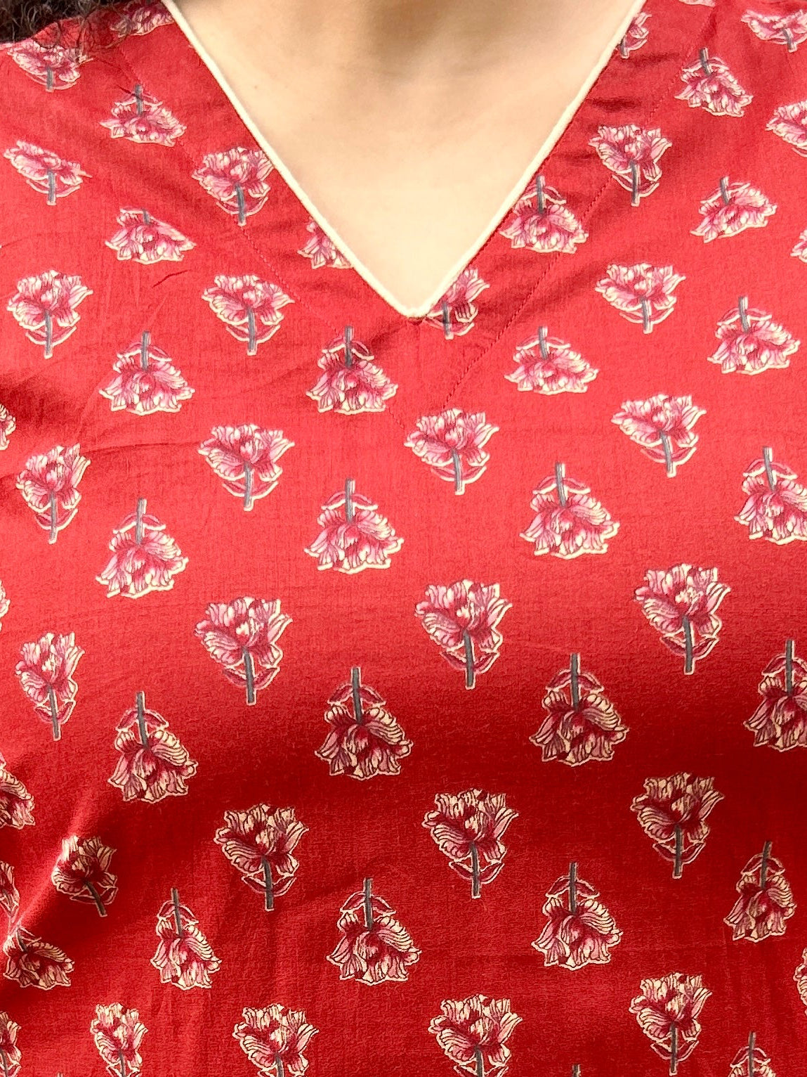 Red V-Neck Buti Kurti