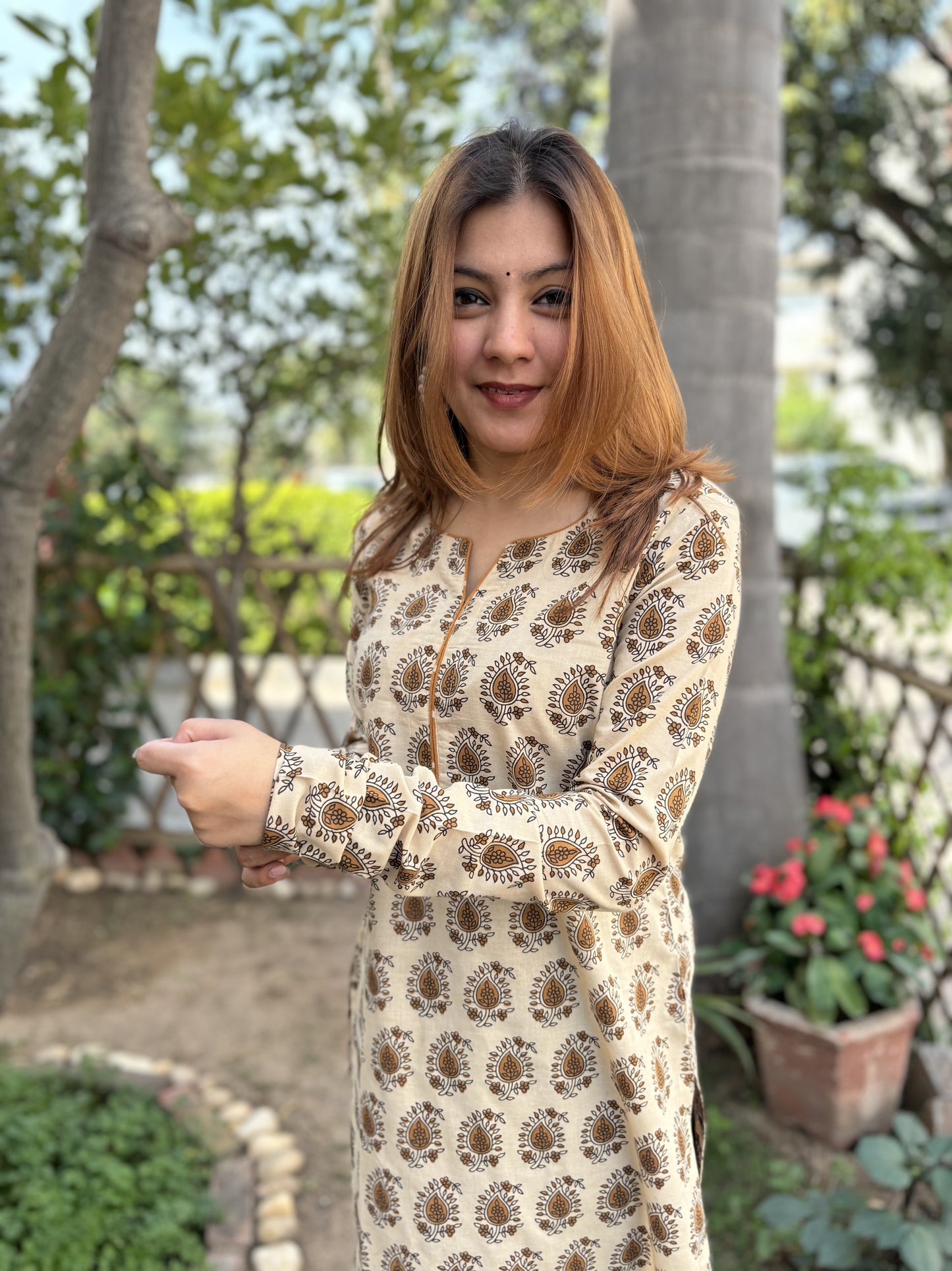 Beige butti kurta