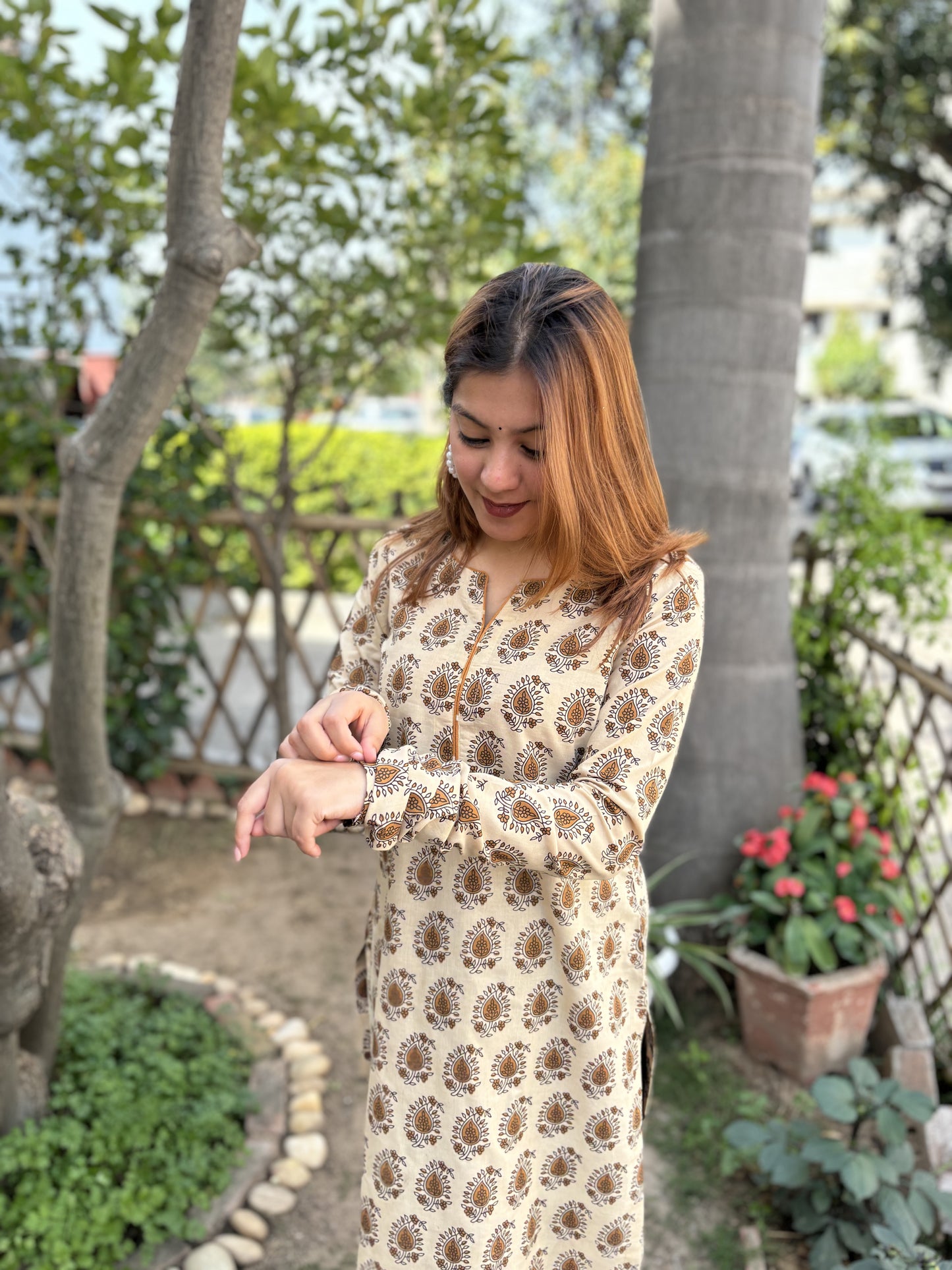 Beige butti kurta