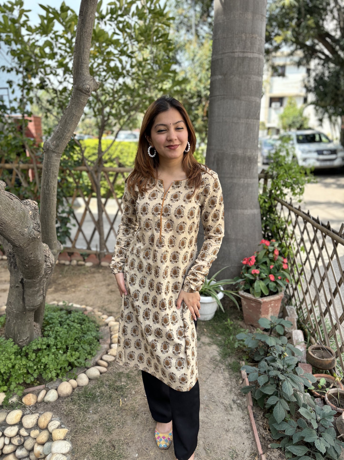Beige butti kurta