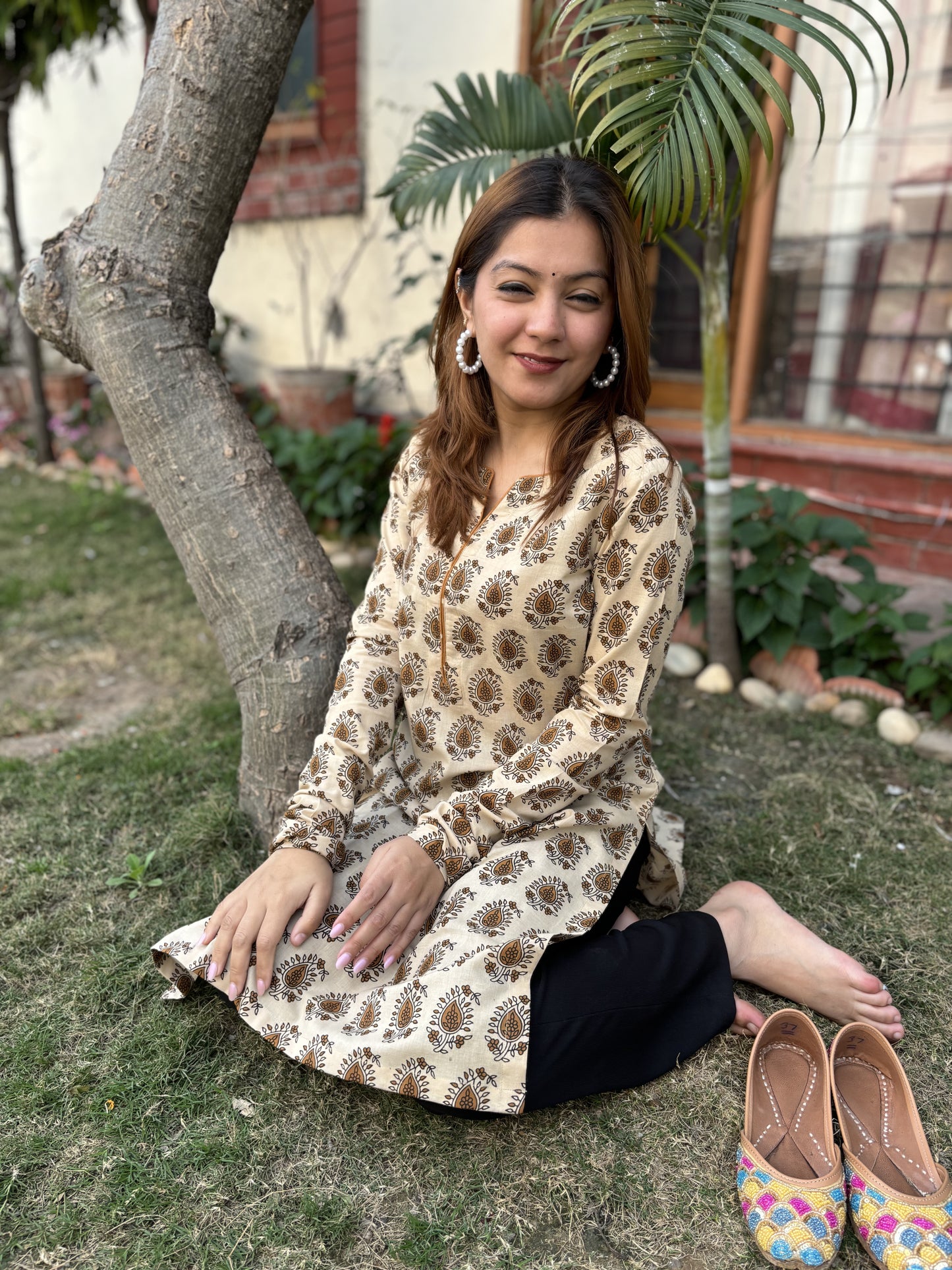 Beige butti kurta