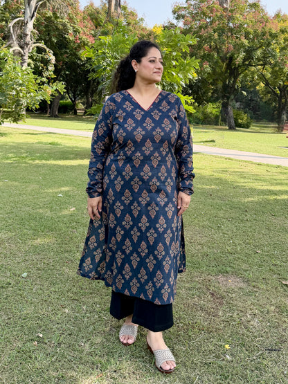 Navy Blue Butti Chudi Sleeve Kurta