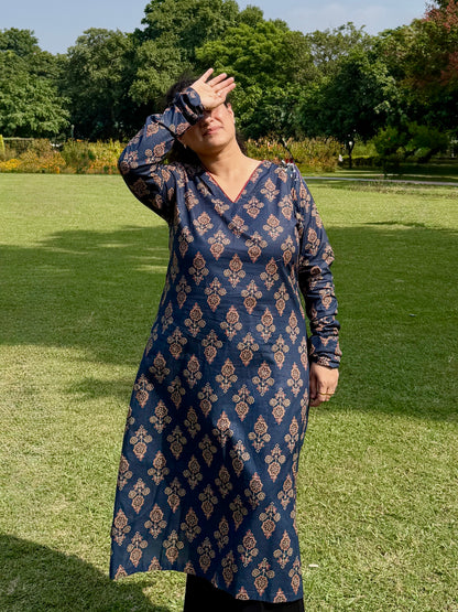 Navy Blue Butti Chudi Sleeve Kurta