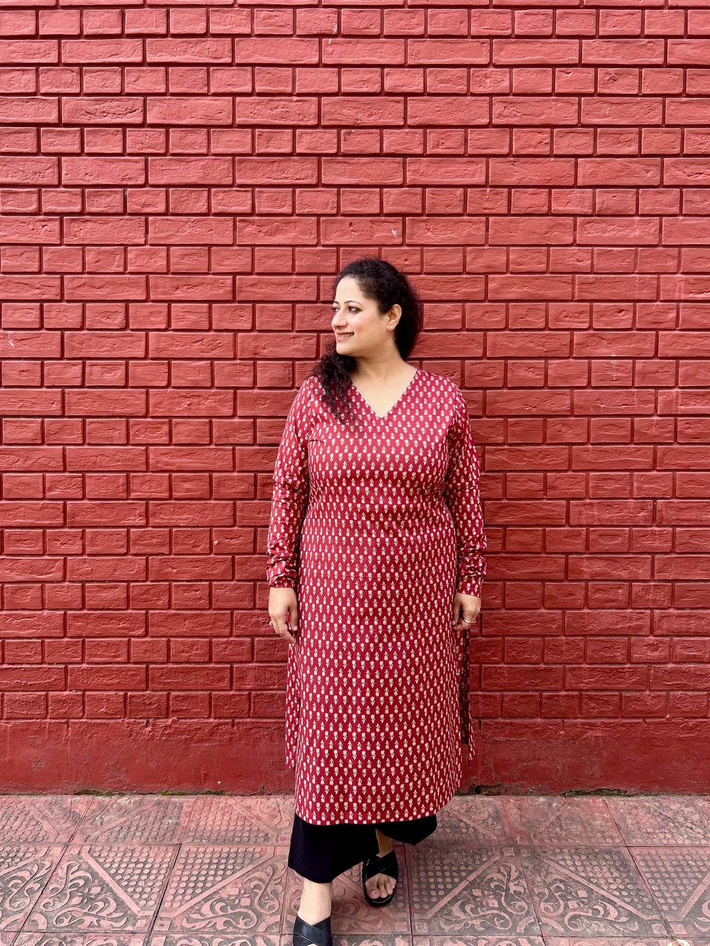 Maroon buti kurta