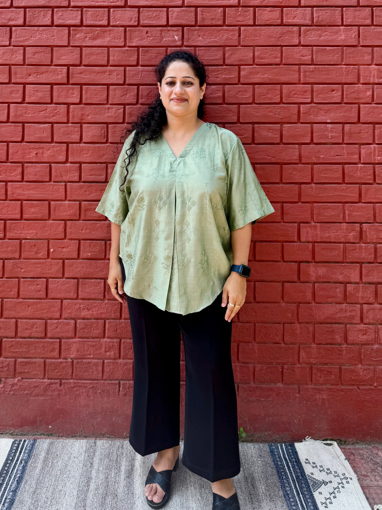 Pista Embroidered anti fit top