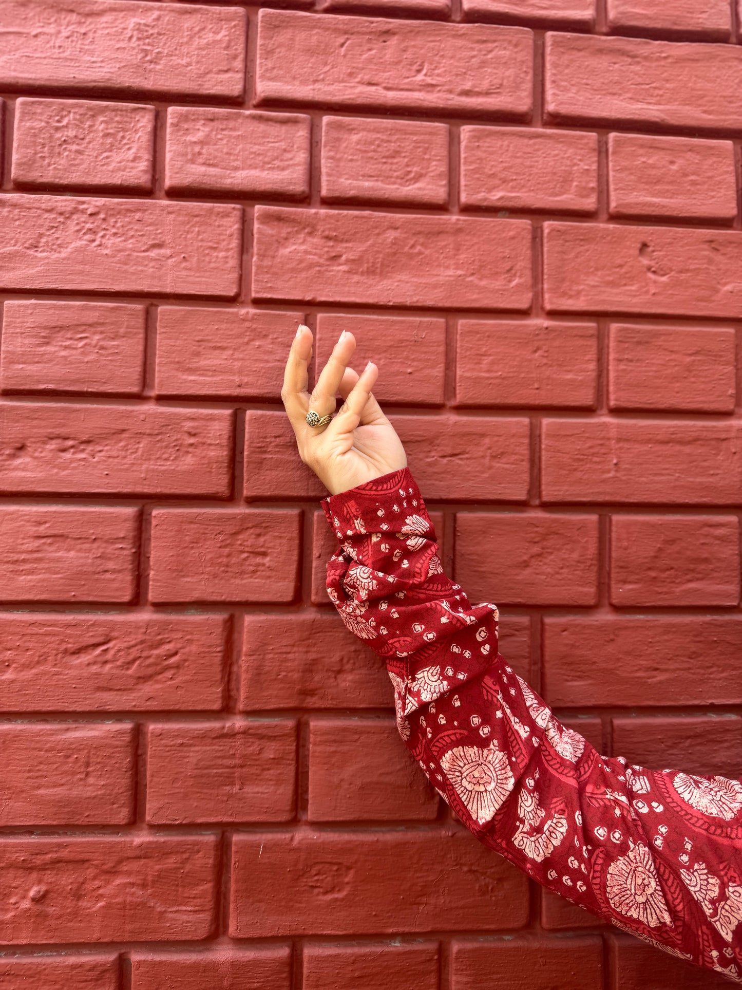 Red buti short kurta