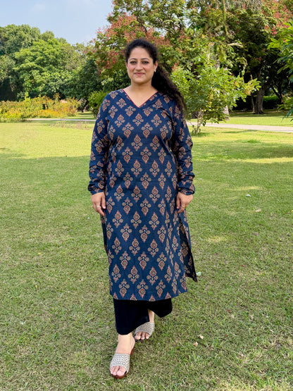 Navy Blue Butti Chudi Sleeve Kurta