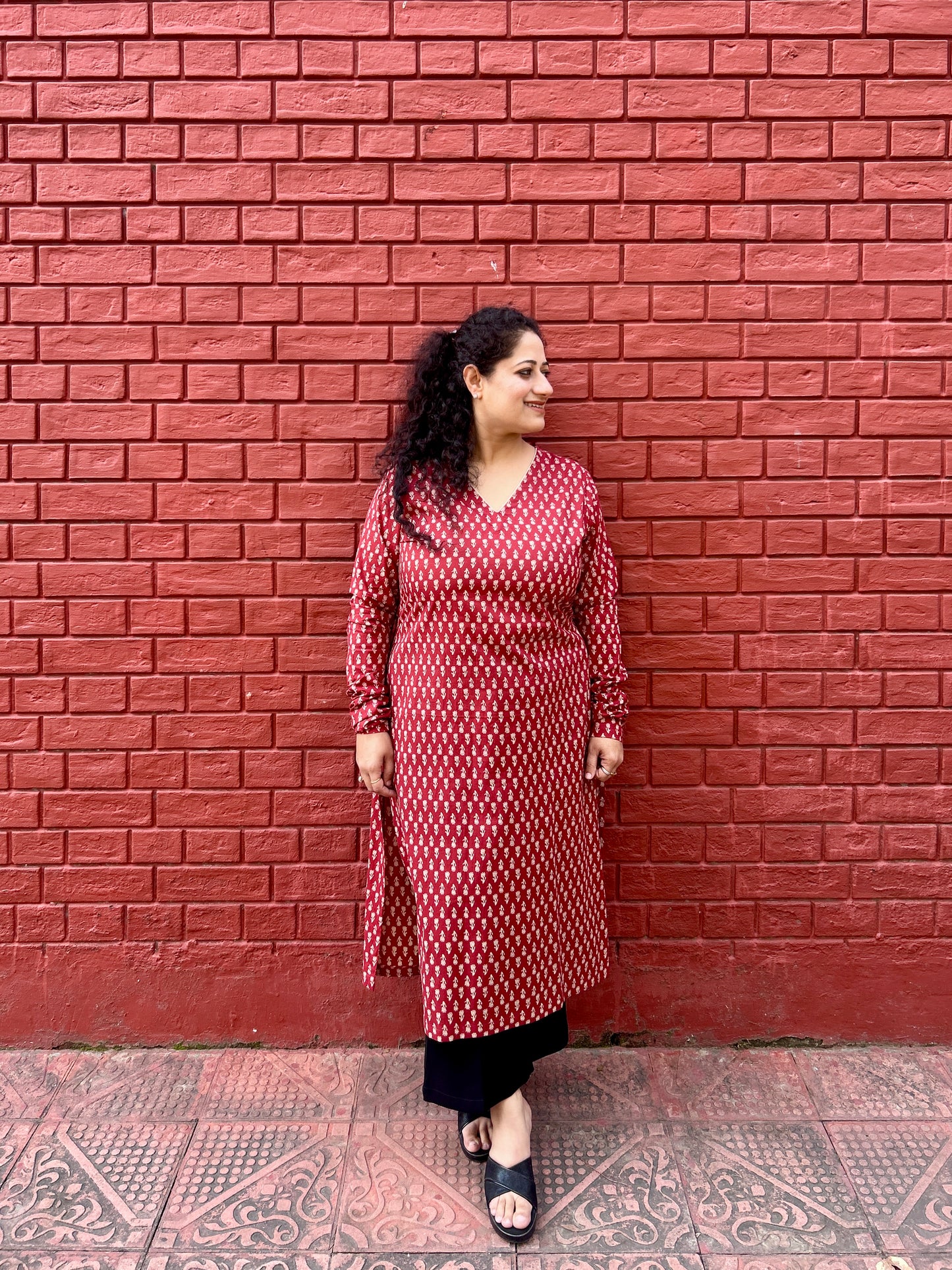 Maroon buti kurta