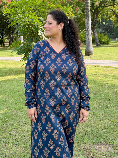 Navy Blue Butti Chudi Sleeve Kurta