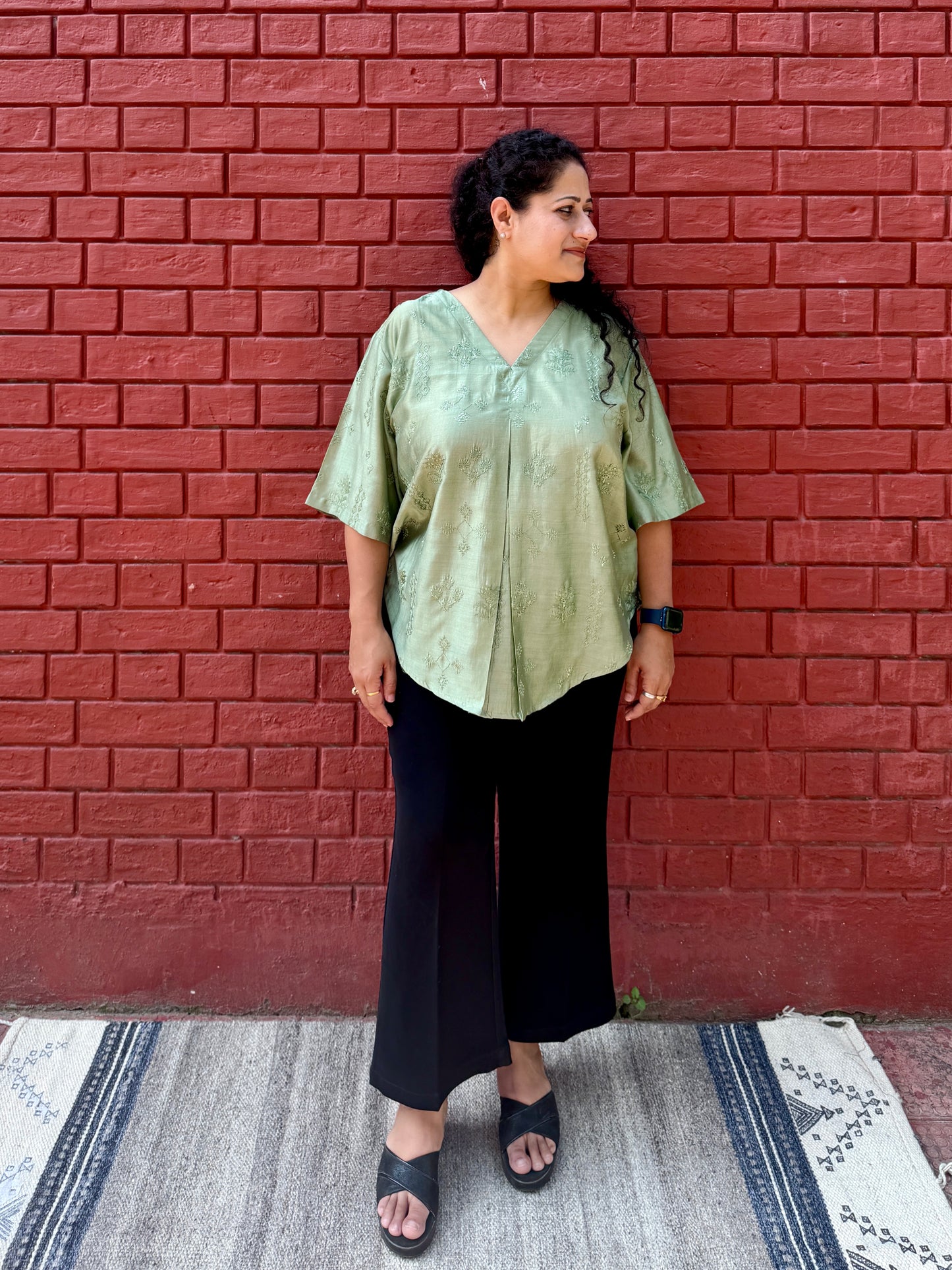 Pista Embroidered anti fit top