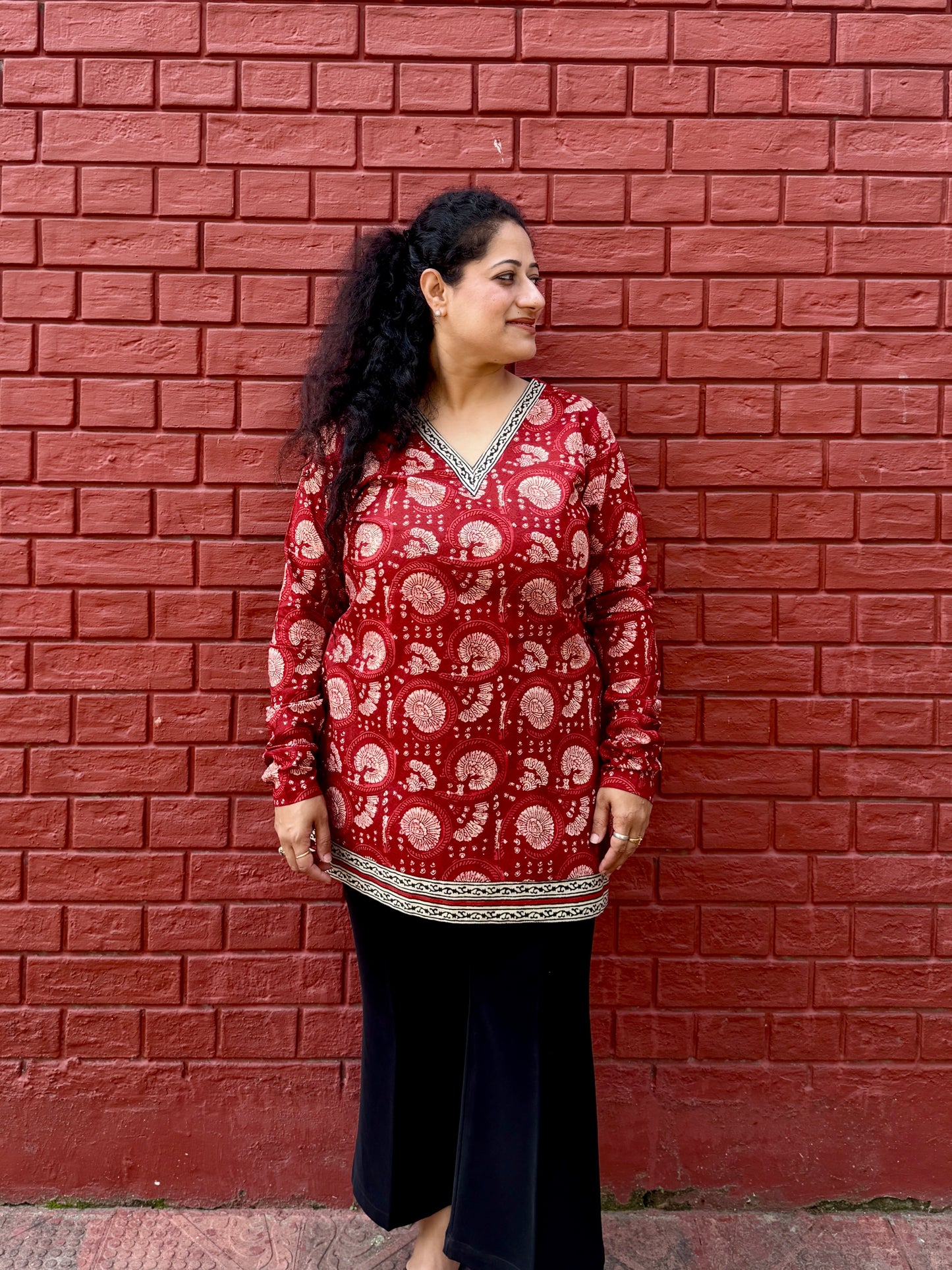 Red buti short kurta