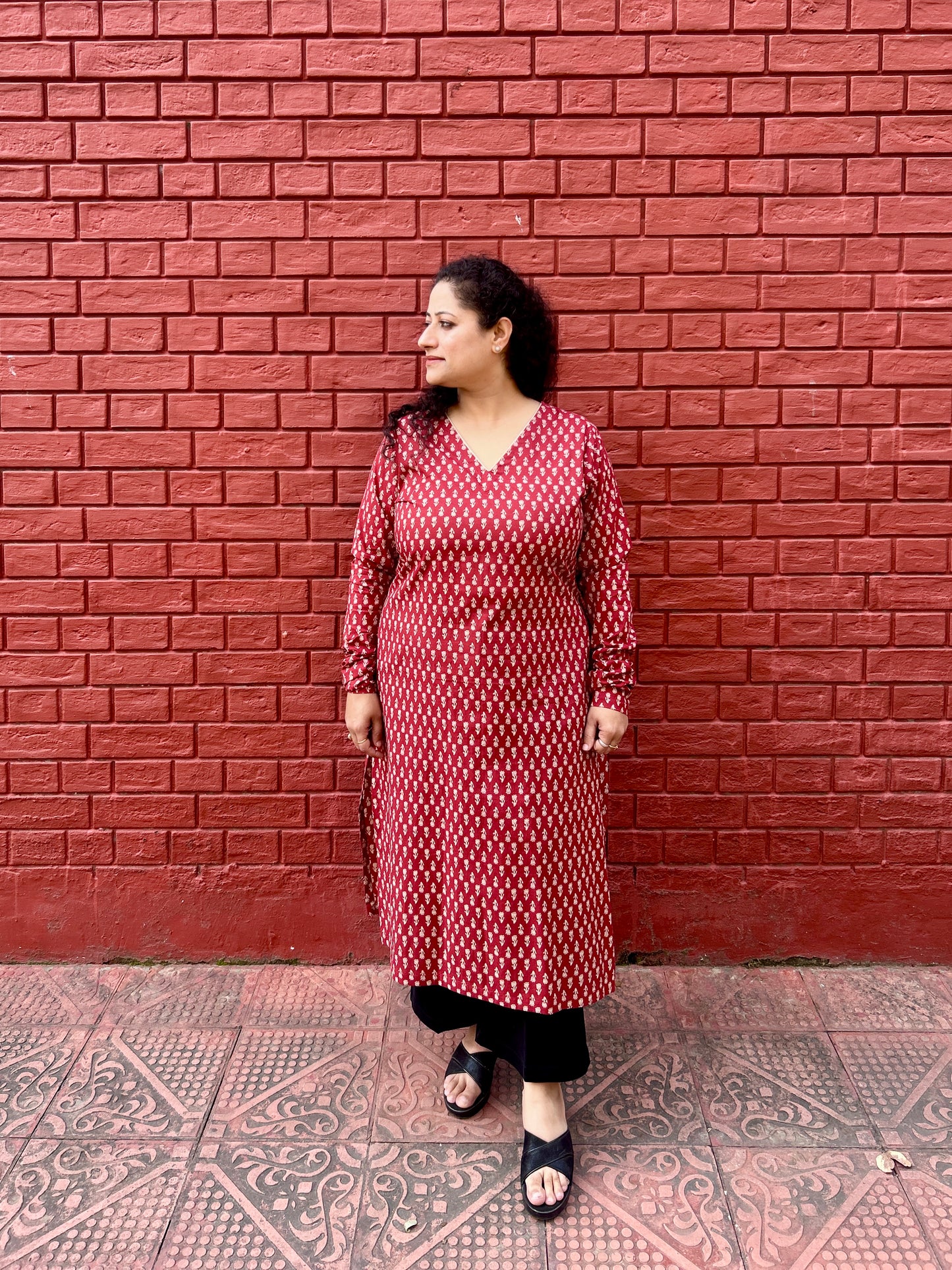 Maroon buti kurta