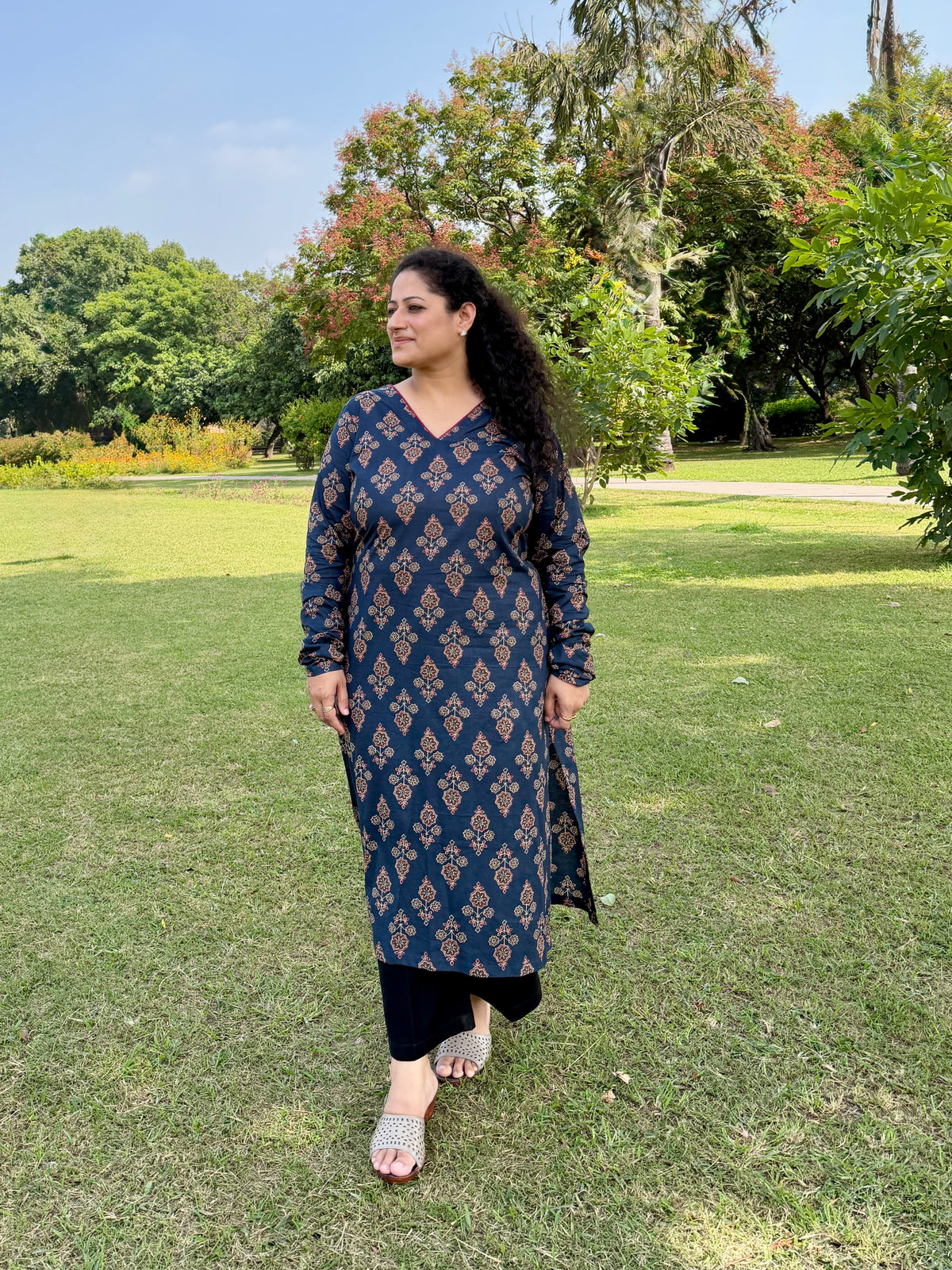 Navy Blue Butti Chudi Sleeve Kurta